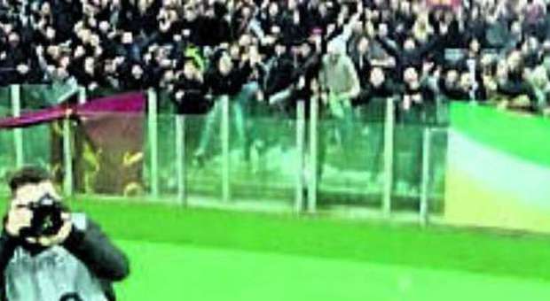 Dal gol all'autoscatto, l'Uefa celebra il genio Francesco Totti, i giornali europei lo esaltano