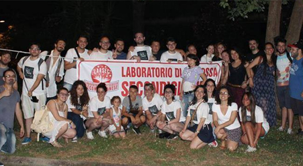 Foto di gruppo dei volontari dell'associazione Larsec