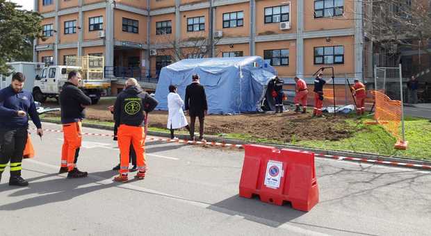 Coronavirus, montate le tende negli ospedali della provincia di Latina