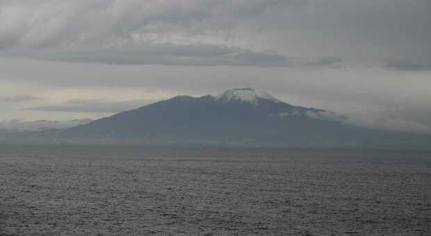 Pioggia e gelo, tempesta nel golfo di Napoli e disagi per Capri
