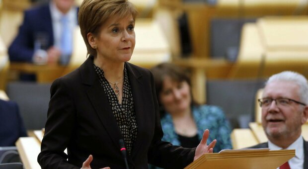 Scozia, si dimette a sorpresa la premier Nicola Sturgeon: «Ne ho avuto abbastanza»