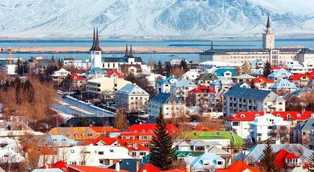 Sciopero delle donne oggi in Islanda, protesta contro il gap salariale: partecipano anche la premier e le ministre