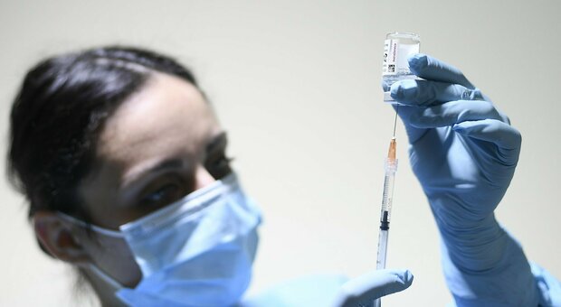 Vaccini agli operatori sanitari, pasticcio sui dati in Campania