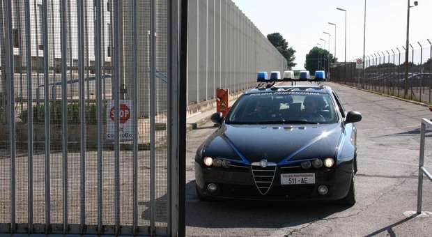 L'ingresso del carcere di Taranto