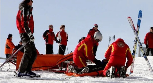 Malore sulla pista di sci da fondo: sportivo si accascia e muore