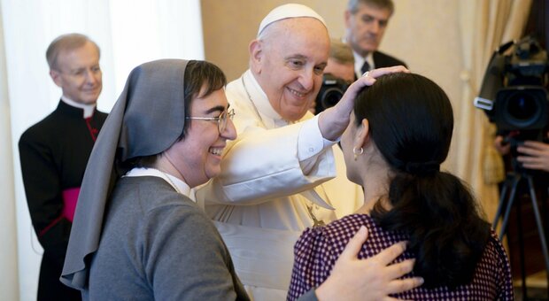 Vaticano, pedofilia, il Papa resiste al pressing: «Il segreto confessionale vale per i preti che hanno commesso abusi»