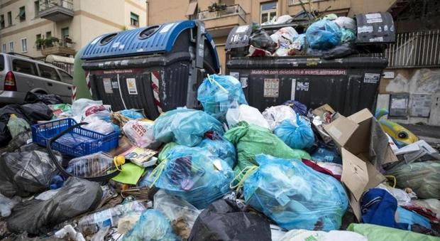 Bollette pazze sui rifiuti: Aidacon difenderà gratuitamente i napoletani vessati