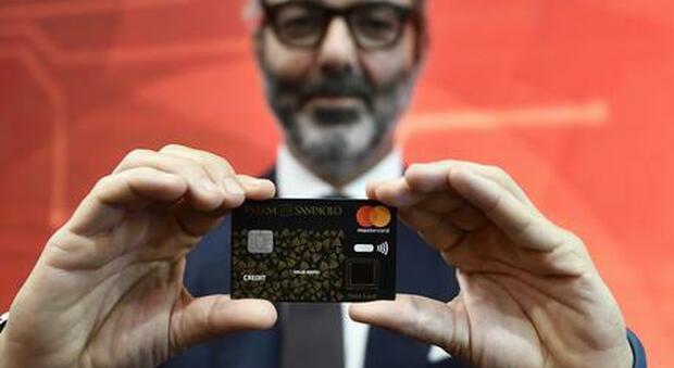 Pagamenti bancomat e carta contactless: dal primo gennaio si alza a 50 euro la soglia senza pin