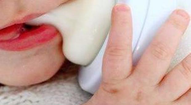 Rigurgito di latte, bimba di 8 mesi rischia di morire soffocata: è grave