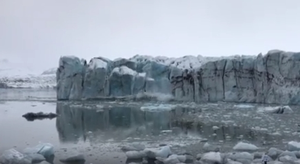 Il frame del video che ha mostrato il fenomeno naturale avvenuto in Islanda