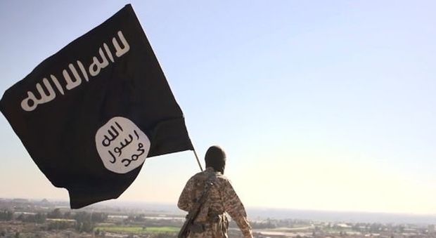 Isis, falsi certificati medici per non andare in combattimento: così i jihadisti evitano la prima linea