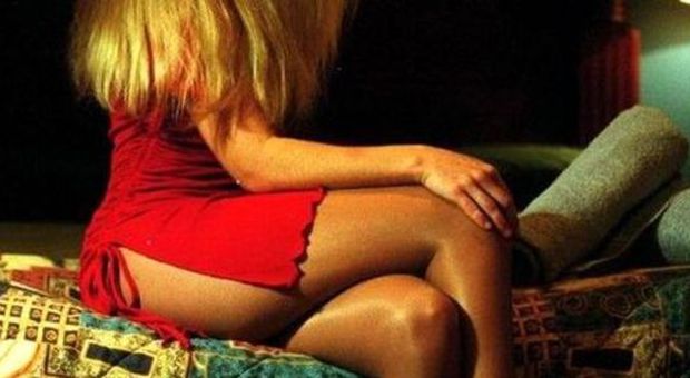 Roma, sesso estremo e ricatti in chat: spunta una lista di vittime delle escort
