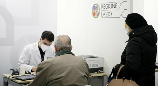 Bollettino Lazio, oggi 1.121 contagi (572 a Roma) e 5 morti. Tasso positività al 3,7%