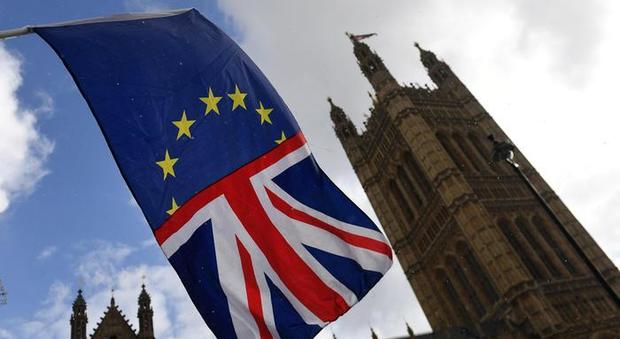 Brexit, il Regno Unito limita a un anno i visti lavorativi per i cittadini Ue