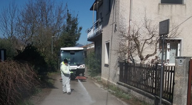 Coronavirus, a Rieti esplode la polemica sulla sanificazione delle strade: che prodotti usate?