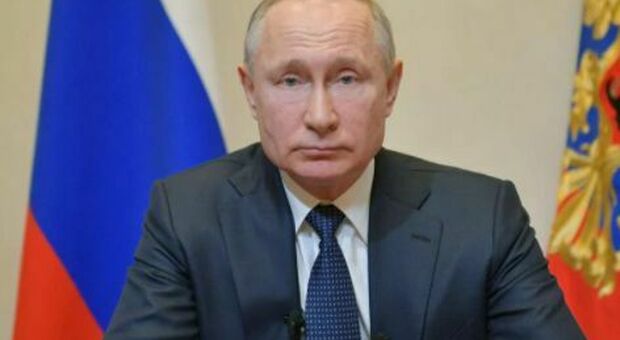 Vaccini, Putin alla Campania di Russia: la Propaganda cavalca la scia Alert del Copasir, attenti alle fake