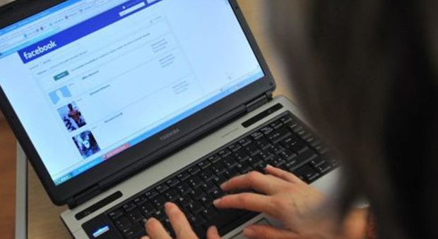 La figlia viene contattata da un pedofilo su Facebook, la denuncia choc di una mamma