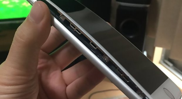 "Il nuovo iPhone 8 esplode durante la carica": la denuncia sui social spaventa gli utenti