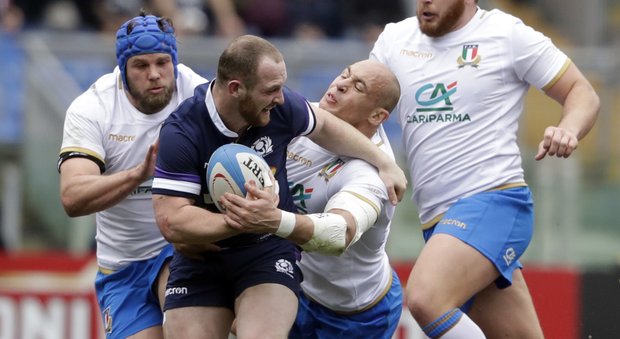 Rugby, all'Olimpico l'Italia cede alla Scozia all'ultimo secondo 27-29