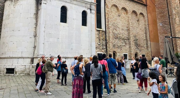 Turisti al Duomo di Treviso