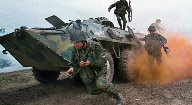 Russia, i reclutamenti (e le munizioni) allarmano la Nato: «Sarà l'esercito più grande del mondo»