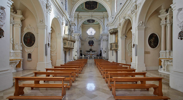 Microspie in chiesa a Nardò: «Qualcuno registrava le confessioni». Indaga la procura