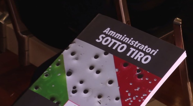 Amministratori sotto tiro, in Campania record di atti intimidatori contro per il terzo anno di fila