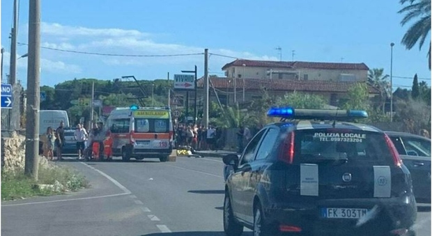 Incidente mortale a Taranto, morto ragazzo di 16 anni in moto: perde la vita dopo lo schianto con un'auto