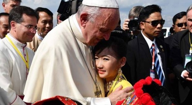 Papa Bergoglio in Myanmar dove la Cina ha grandi interessi economici e strategici