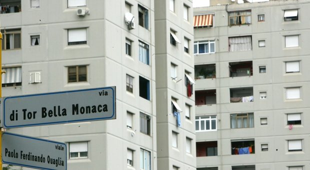 Tor Bella Monaca, ancora blitz contro la droga: cinque pusher arrestati