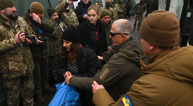 Scambio di 200 prigionieri al check point di Donetsk: prove di dialogo tra Ucraina e Russia