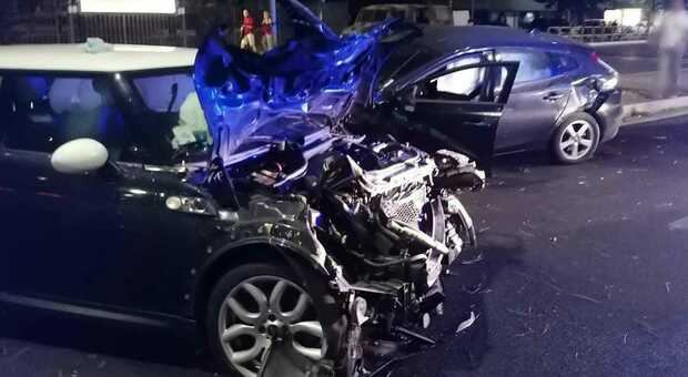 Roma, incidente sulla Colombo: coinvolte tre auto, feriti due conducenti