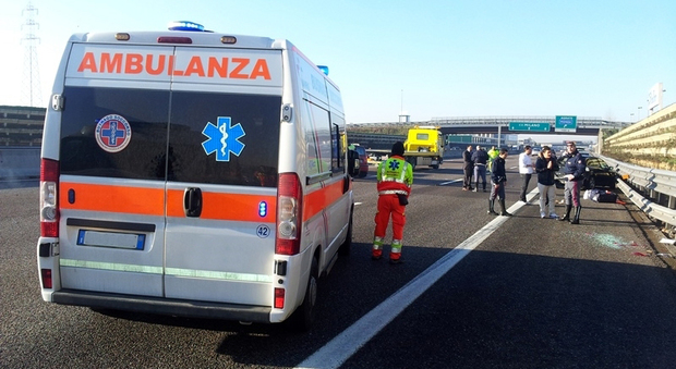 Torino, fermo sulla corsia di emergenza viene travolto e ucciso da un tir