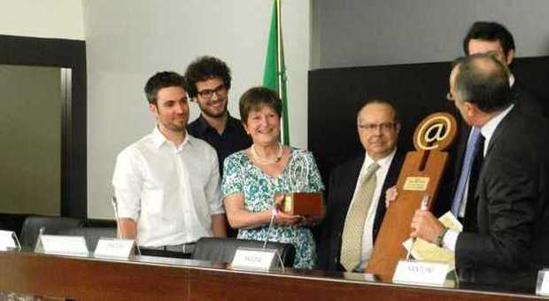 ROMA - I ragazzi del Kennedy con Michelangelo Agrusti e Adriana Sonego ritirano il premio