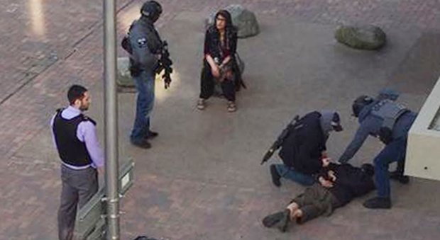 Londra sotto attacco dei terroristi, in corso blitz della polizia a East Ham