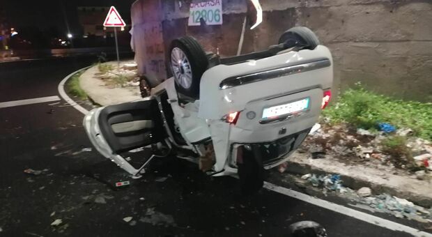 Incidente choc nel Napoletano: morti due ventenni, due ragazze ferite