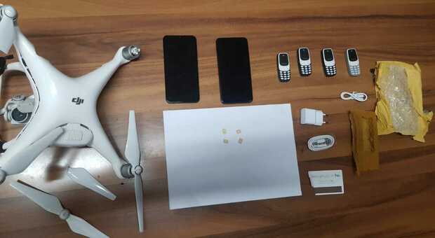 Drone con droga e cellulari in cella a Viterbo: «Pilotato dalla camorra»