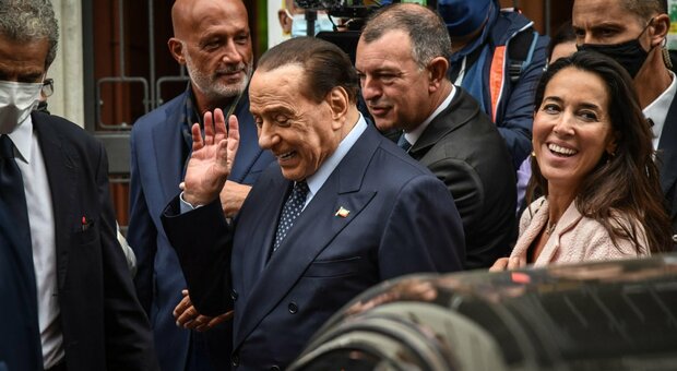 Berlusconi incorona Licia Ronzulli, in Forza Italia scoppia la rivolta dei governisti