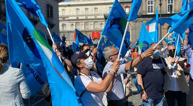 Scuola, prof e precari Uil in piazza: «La Campania è penalizzata»