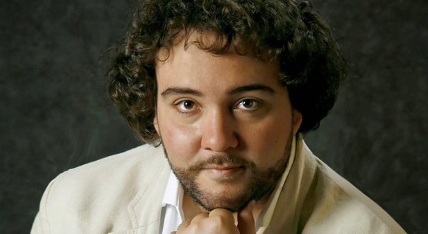 Il direttore d'orchestra spagnolo Perez-Sierra