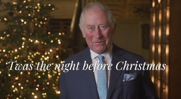 Re Carlo rompe la tradizione della regina Elisabetta: royal family divisa a Capodanno