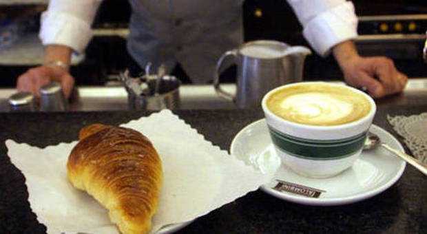 Roma, col Giubileo salgono anche i prezzi: "6 euro per un cappuccino, 4 per un caffé"