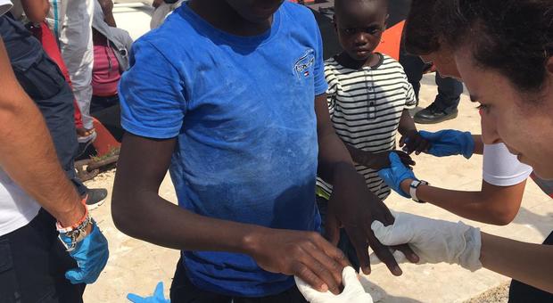 immagine Migranti, nuovo sbarco a Lampedusa: 102 persone, tra loro 48 donne e 6 bimbi