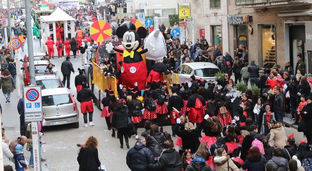 Carnevale a Benevento, intoppi superati: ok alla sfilata dei carri