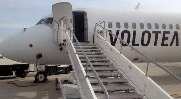 L'aereo della Volotea 'scompare' nel nulla Claudio abbandonato in aeroporto