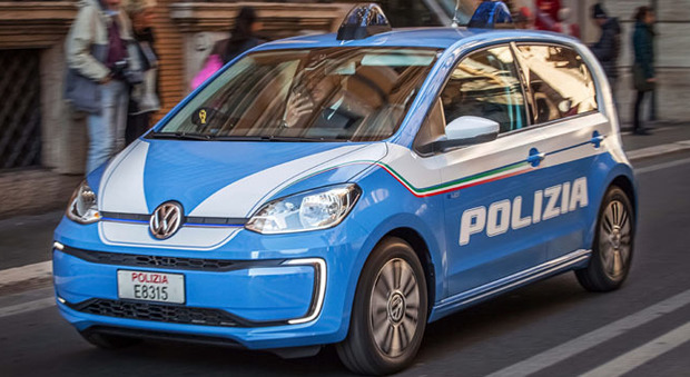 La Volkswagen e-up! con la livrea della Polizia di Stato