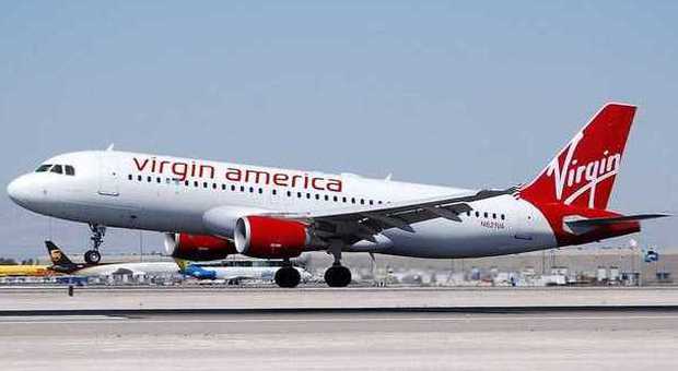 Paura sul volo della Virgin America: passeggero scrive di voler far cadere l'aereo