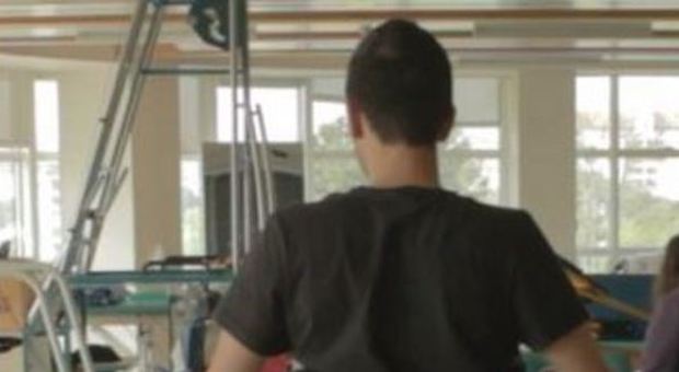 Paraplegico torna a camminare dopo cinque anni di paralisi: miracoli della tecnologia