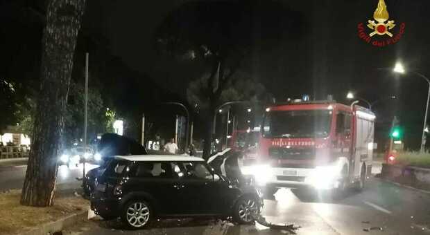 Roma, schianto tra tre auto nella notte: gravi due dei conducenti