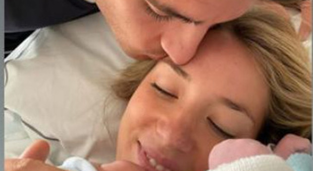 Alvaro Morata la moglie Alice con il terzo figlio nato oggi